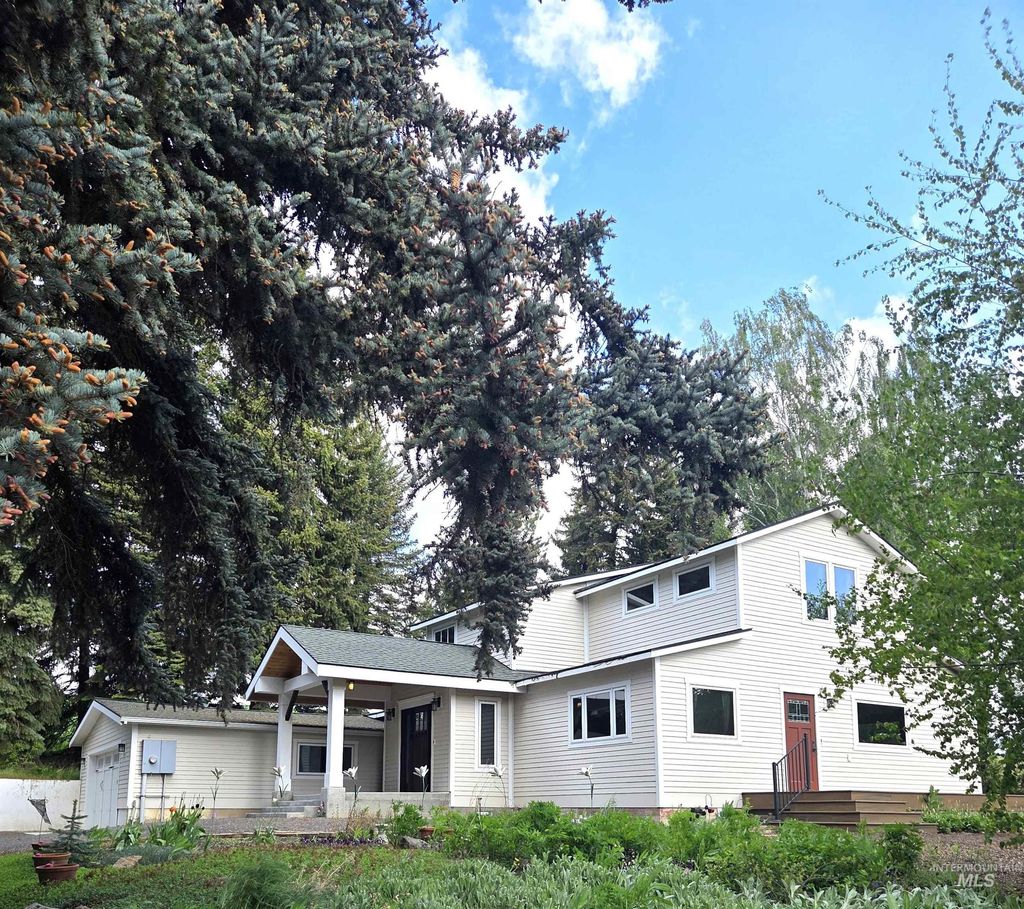 Photo of 6302 Sand Rd, Pullman, WA 99163 (MLS # 98947714)