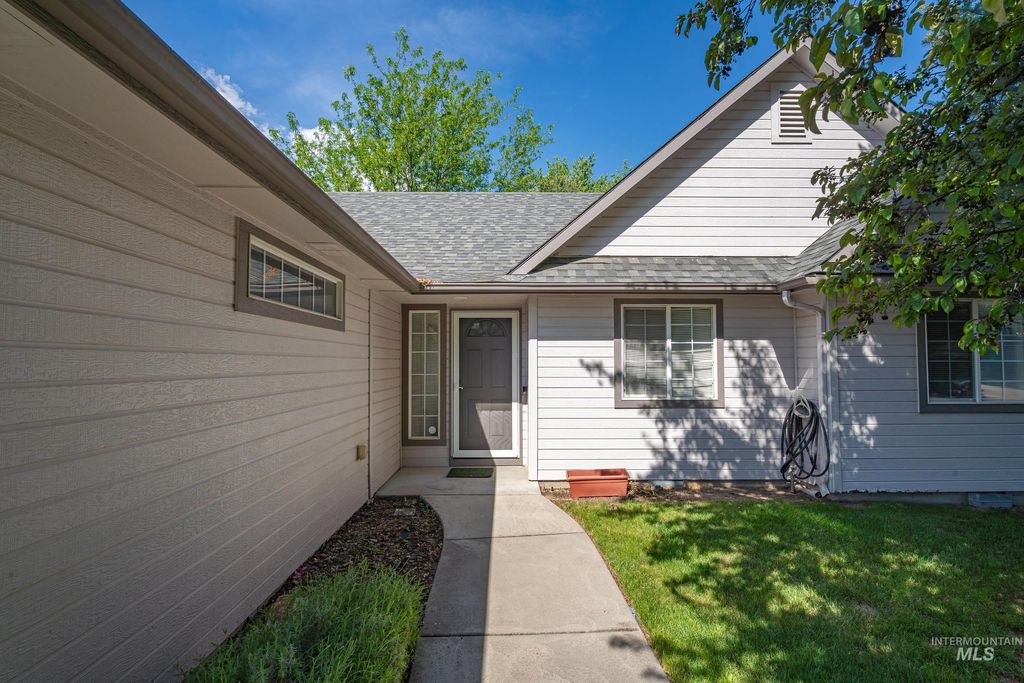 Photo of 2137 S Petra Ave, Boise, ID 83709 (MLS # 98985984)