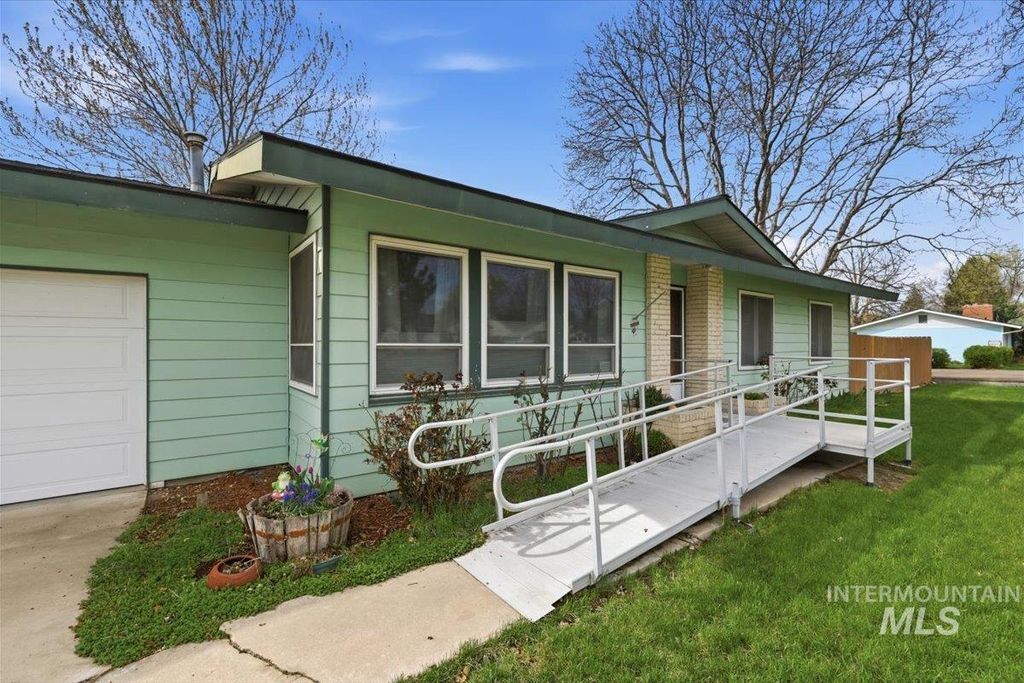 Photo of 2807 Port St, Nampa, ID 83687 (MLS # 98980918)