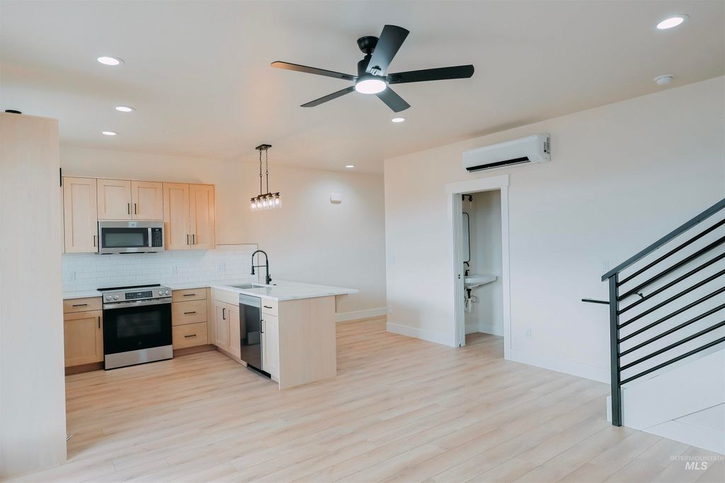 Photo of 10 North Creek Way, Cascade, ID 83611 (MLS # 98966821)