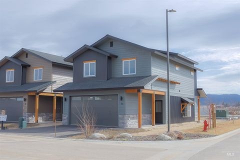 Photo of 10 North Creek Way, Cascade, ID 83611 (MLS # 98966821)