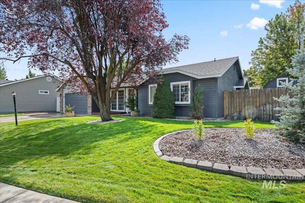 Photo of 8015 W Whittaker St, Boise, ID 83714 (MLS # 98977799)