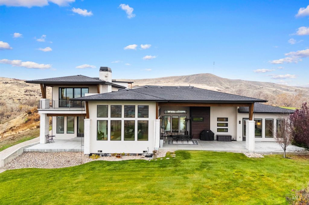 Photo of 16357 Brunello Ct, Caldwell, ID 83607 (MLS # 98968863)