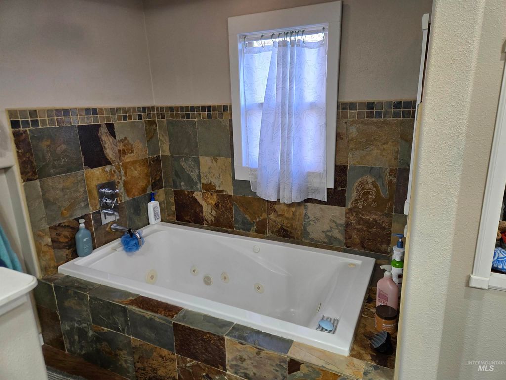 Photo of 1511 14th St, Lewiston, ID 83501 (MLS # 98970539)