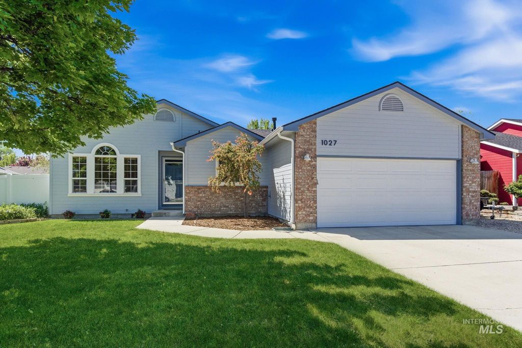 Photo of 1027 W Bird Ave, Nampa, ID 83686 (MLS # 98985101)