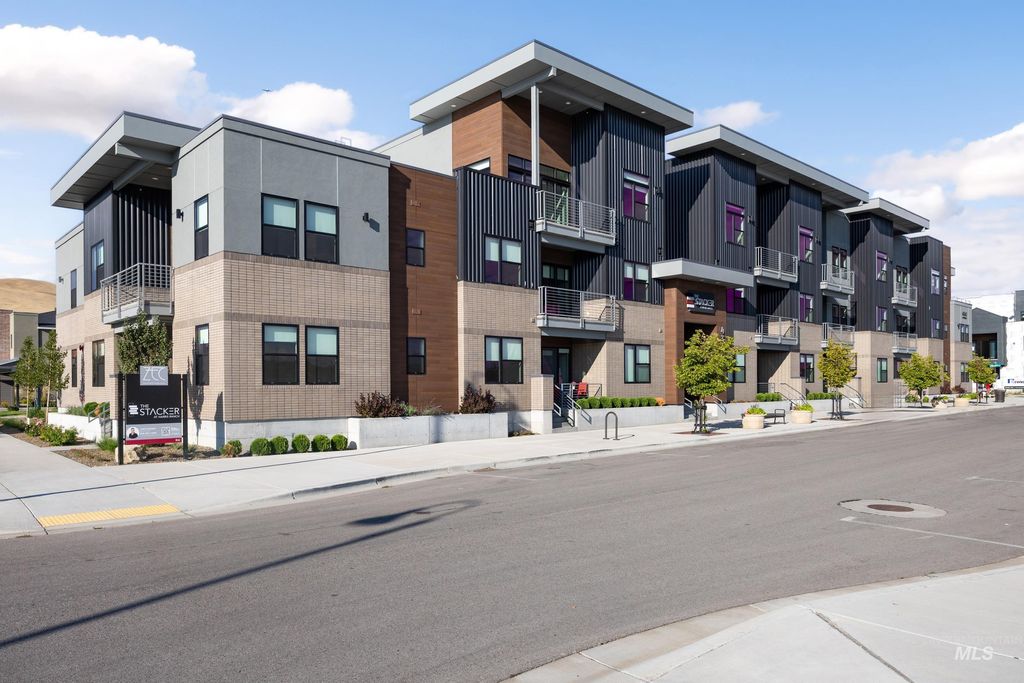 Photo of 4340 E Haystack St #104, Boise, ID 83716 (MLS # 98963536)