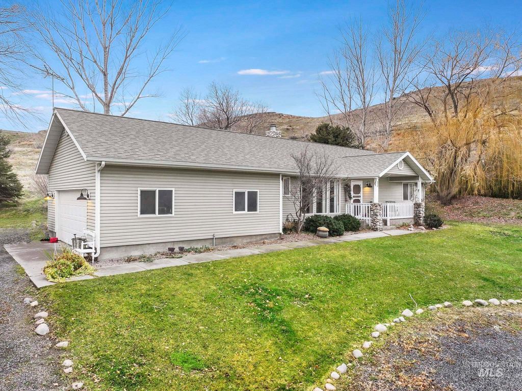 Photo of 4503 Hidden Canyon Ln, Buhl, ID 83316 (MLS # 98970410)