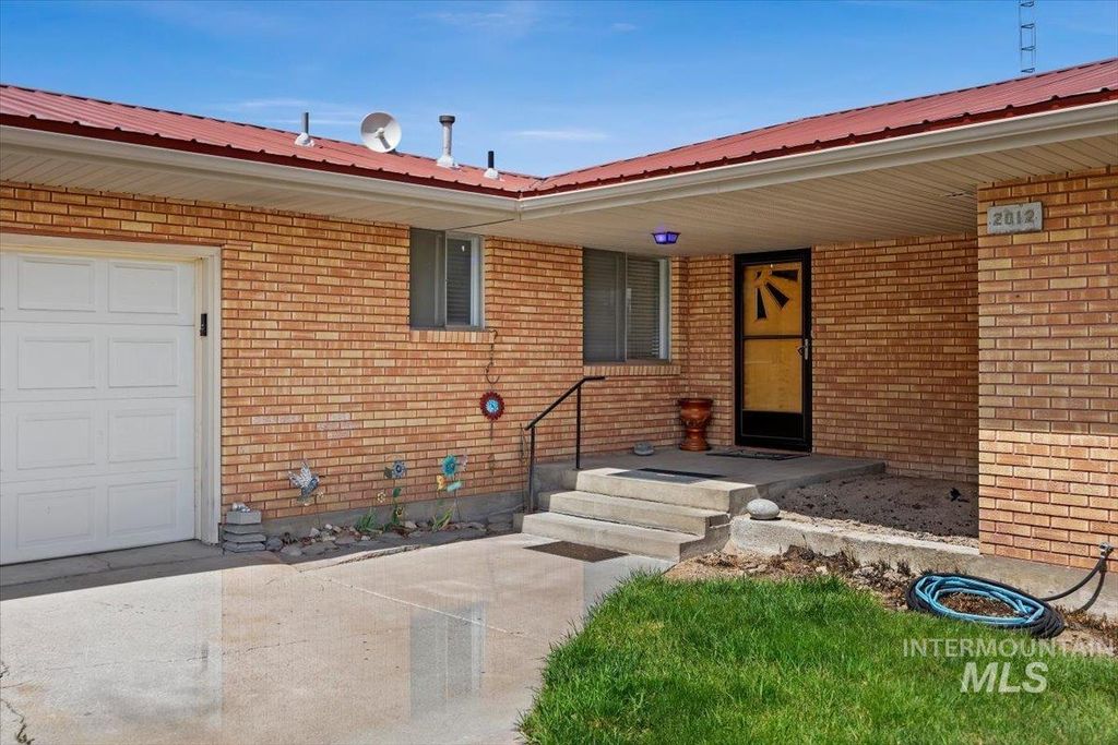 Photo of 2012 21st St, Heyburn, ID 83336 (MLS # 98982653)