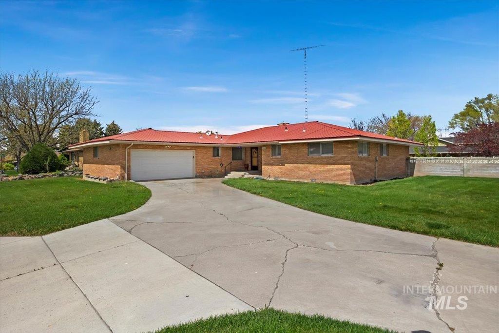 Photo of 2012 21st St, Heyburn, ID 83336 (MLS # 98982653)