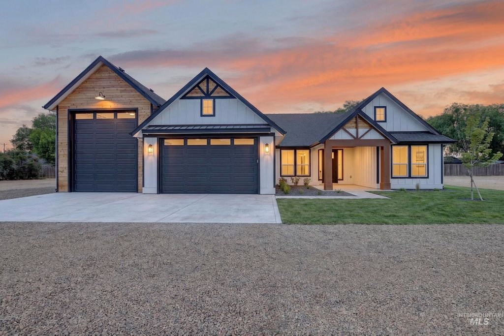 Photo of 5540 SE Greenwood Ave, Mountain Home, ID 83647 (MLS # 98989325)