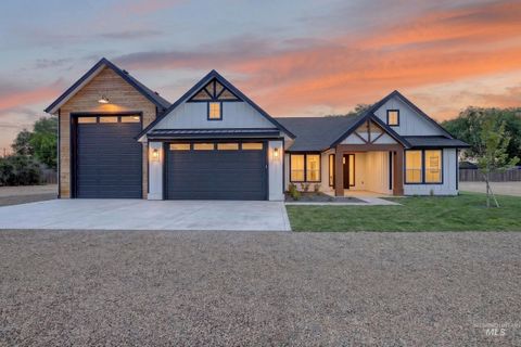 Photo of 5540 SE Greenwood Ave, Mountain Home, ID 83647 (MLS # 98989325)