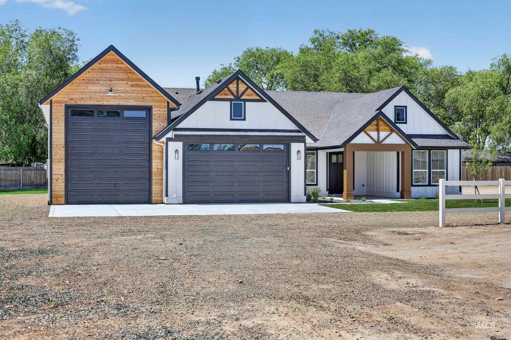 Photo of 5540 SE Greenwood Ave, Mountain Home, ID 83647 (MLS # 98989325)