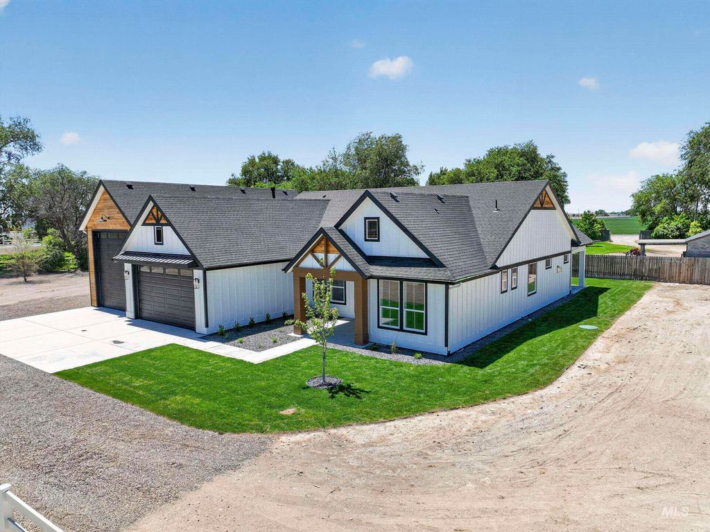Photo of 5540 SE Greenwood Ave, Mountain Home, ID 83647 (MLS # 98989325)