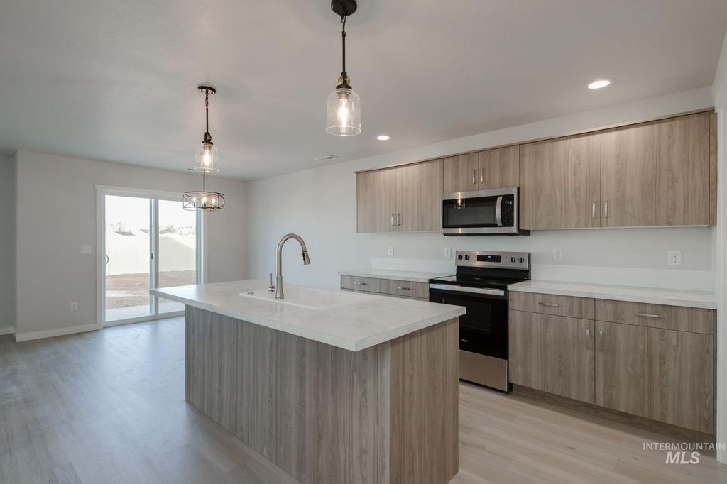 Photo of 33 S Sweetgrass Ave, Nampa, ID 83651 (MLS # 98981618)