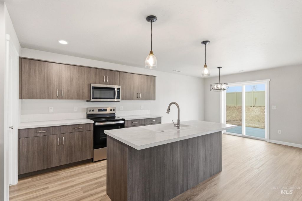 Photo of 33 S Sweetgrass Ave, Nampa, ID 83651 (MLS # 98981618)