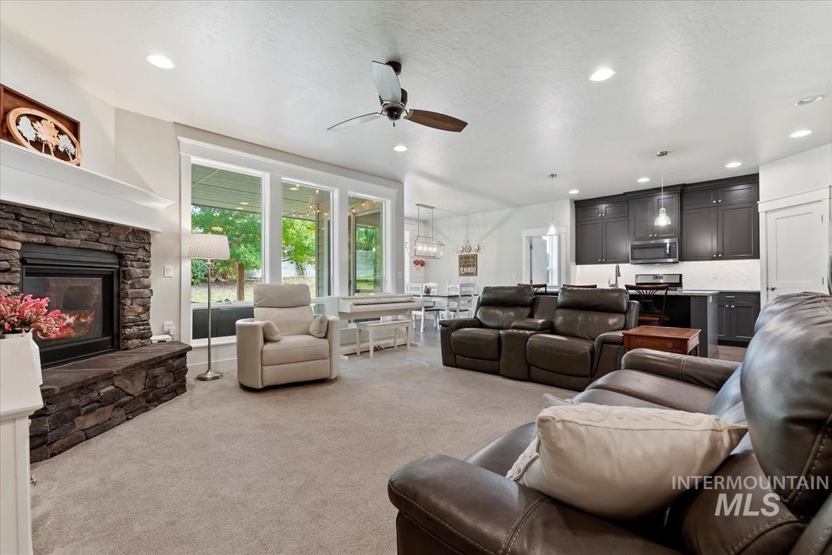 6352 N Sweet Valley Pl