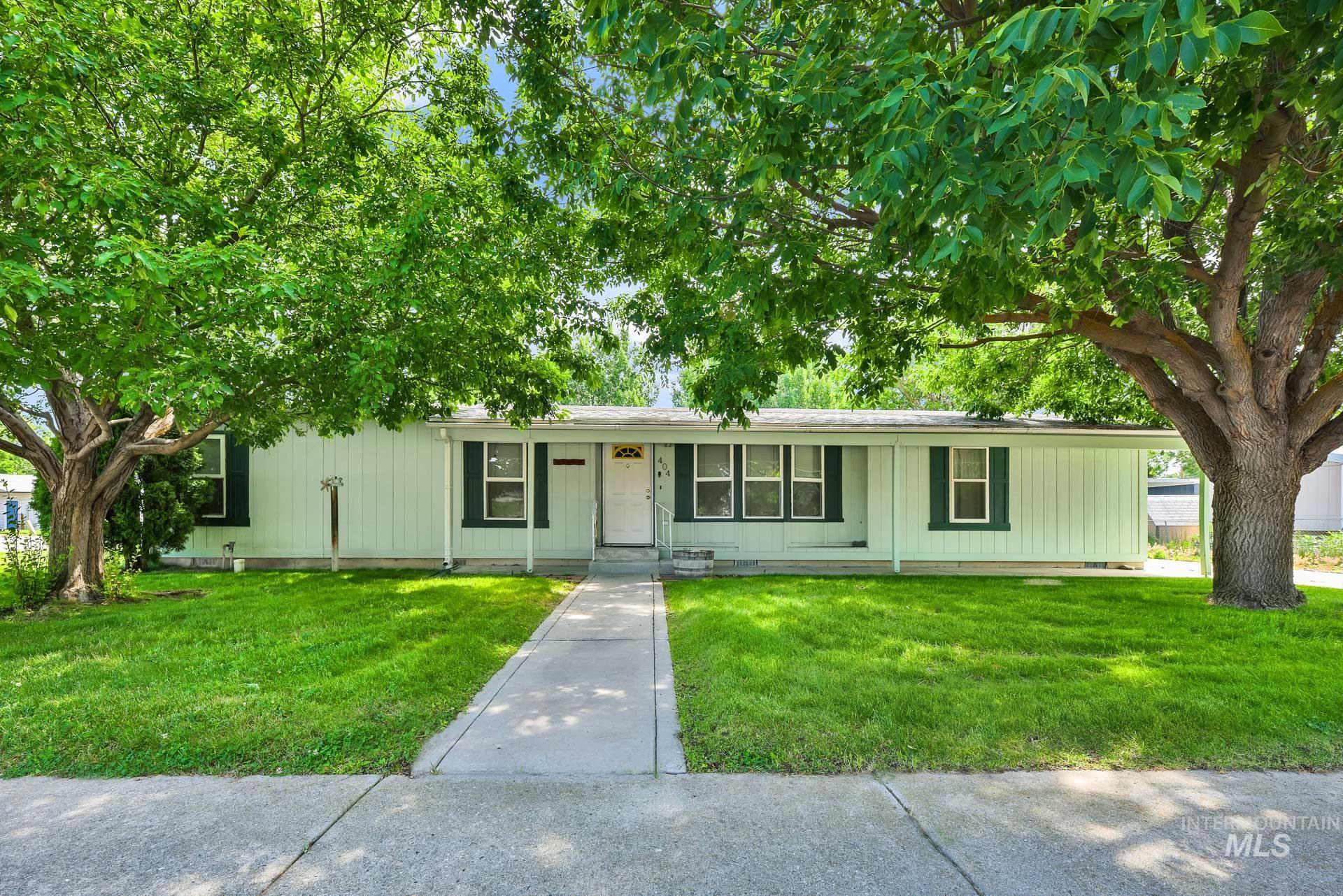 404 Riggs St