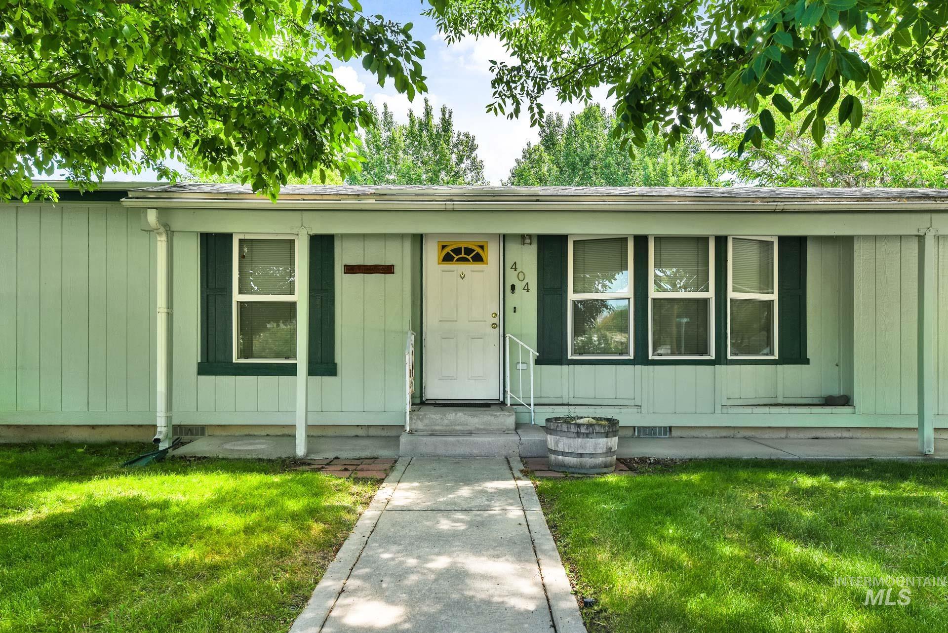 404 Riggs St