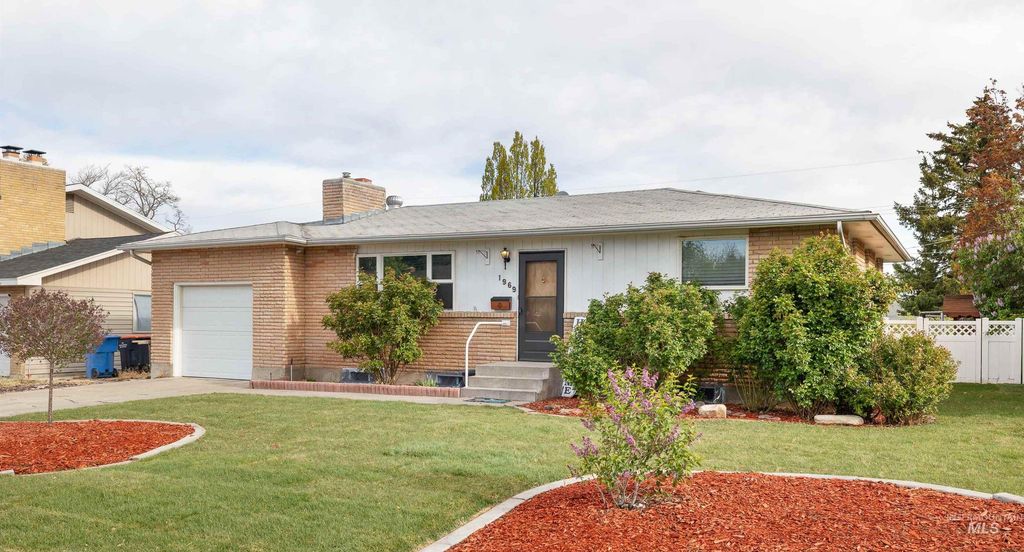 Photo of 1969 9th Ave E, Twin Falls, ID 83301 (MLS # 98983240)