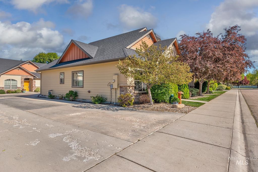 Photo of 544 S Whiperwood Way, Boise, ID 83709 (MLS # 98984987)