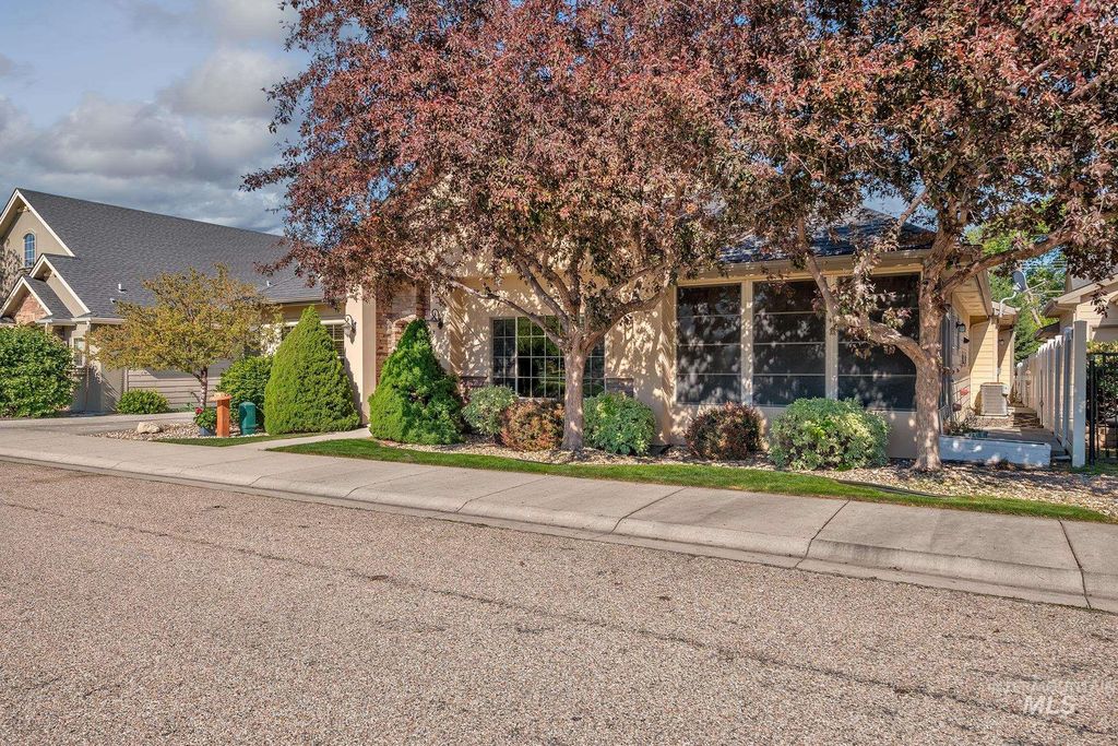 Photo of 544 S Whiperwood Way, Boise, ID 83709 (MLS # 98984987)