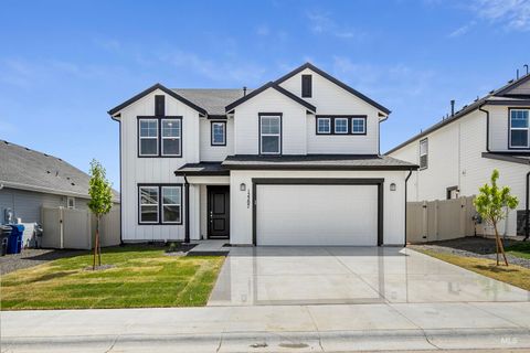 Photo of 1579 SW Silverstone Ave, Mountain Home, ID 83647 (MLS # 98985122)