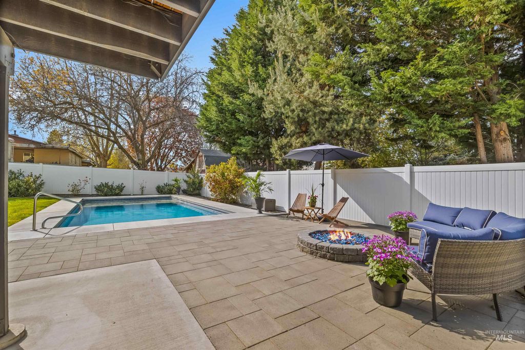 Photo of 525 Park Ave, Lewiston, ID 83501 (MLS # 98968790)