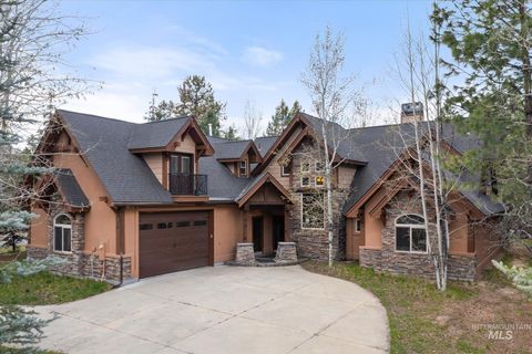 Photo of 14 Pointe At Goldfork Ct, Donnelly, ID 83615 (MLS # 98984708)