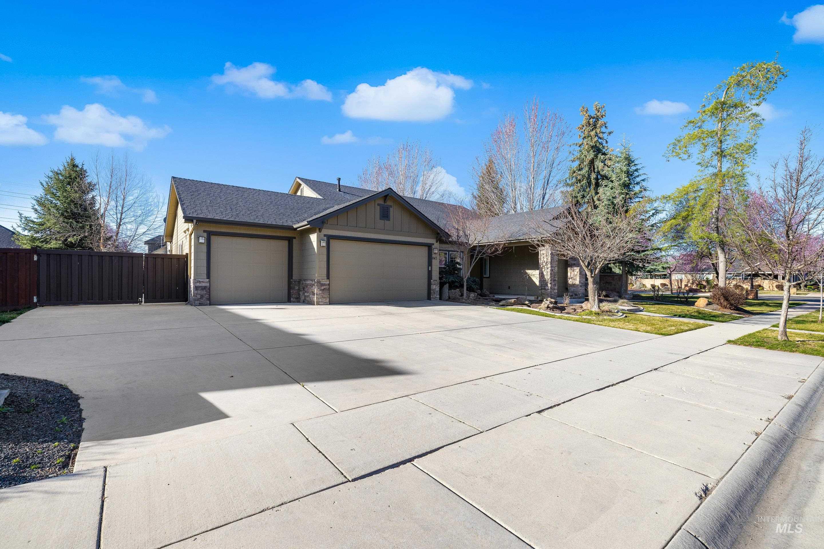 843 E Bonita Canyon