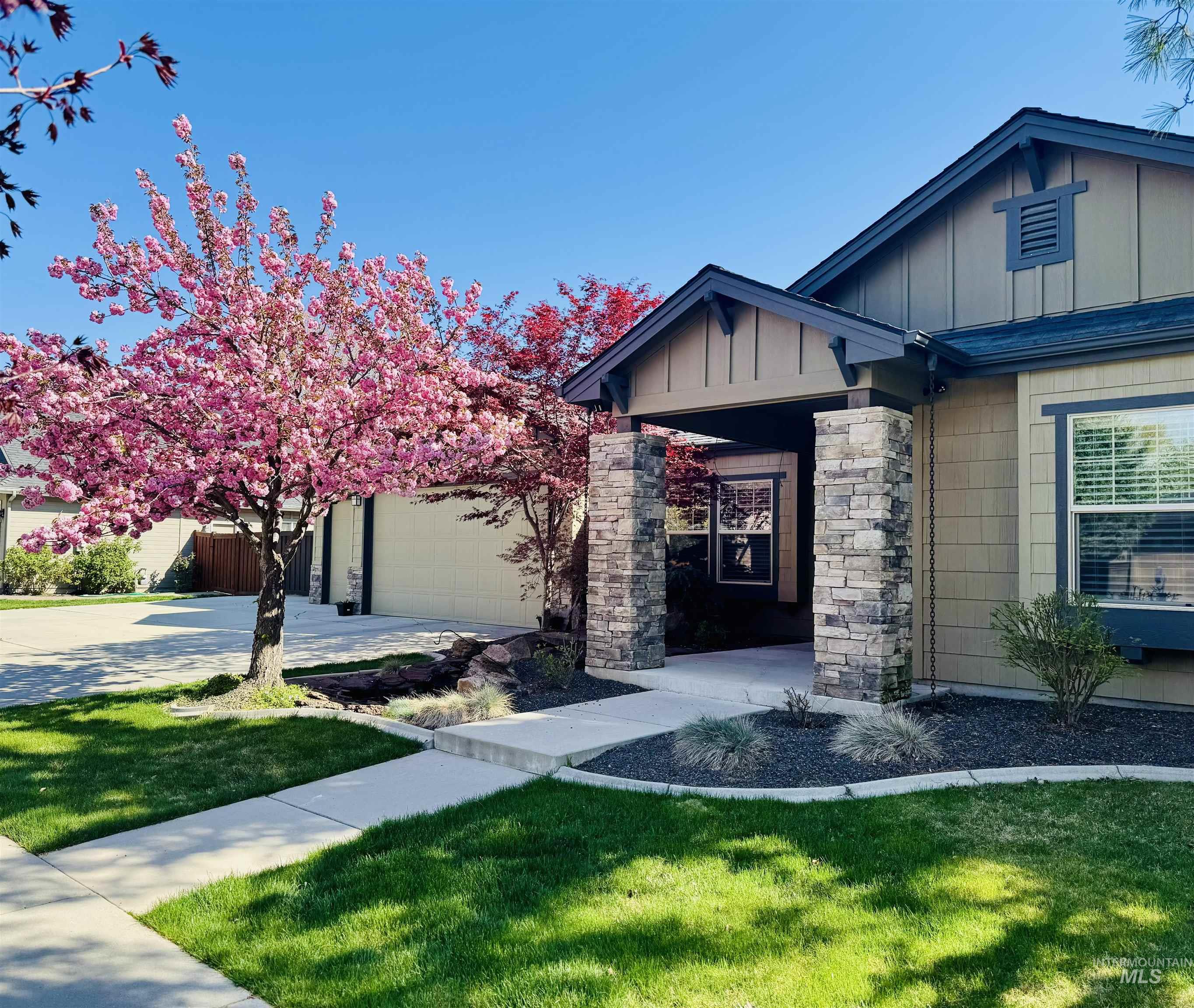 843 E Bonita Canyon