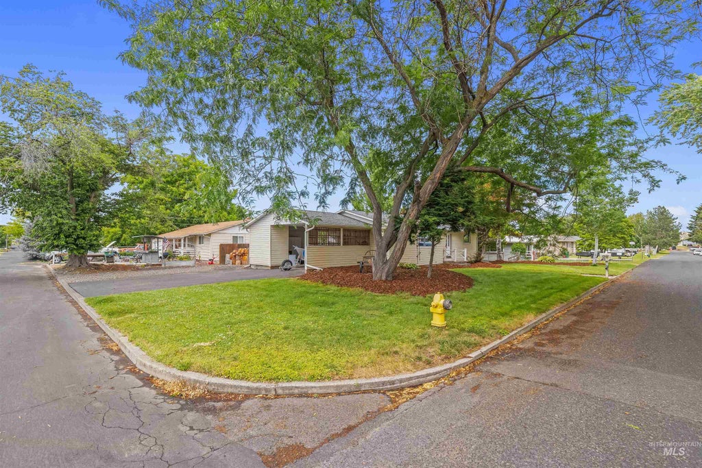 Photo of 3620 18th Street C, Lewiston, ID 83501 (MLS # 98992974)