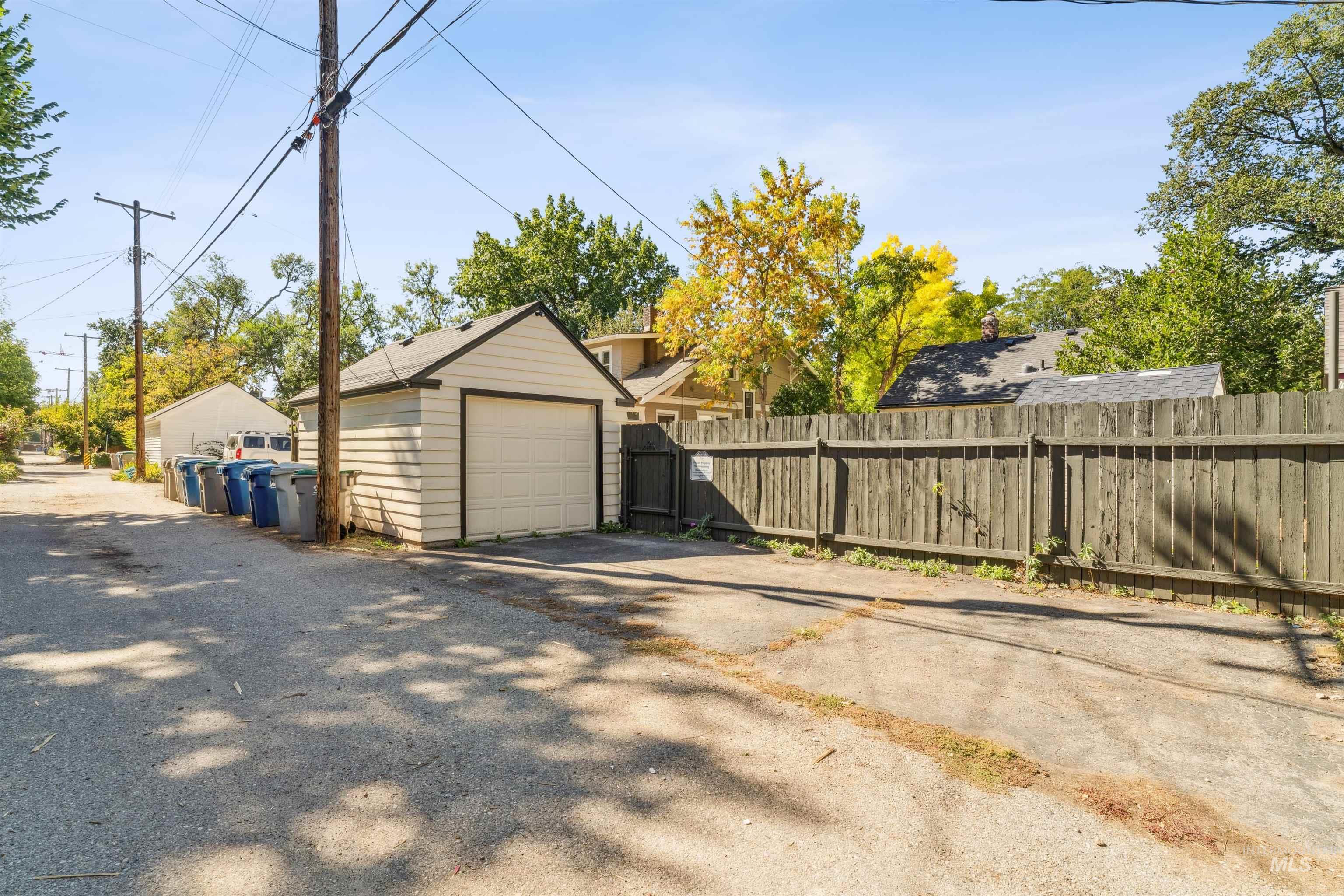 Detached garage with driveway