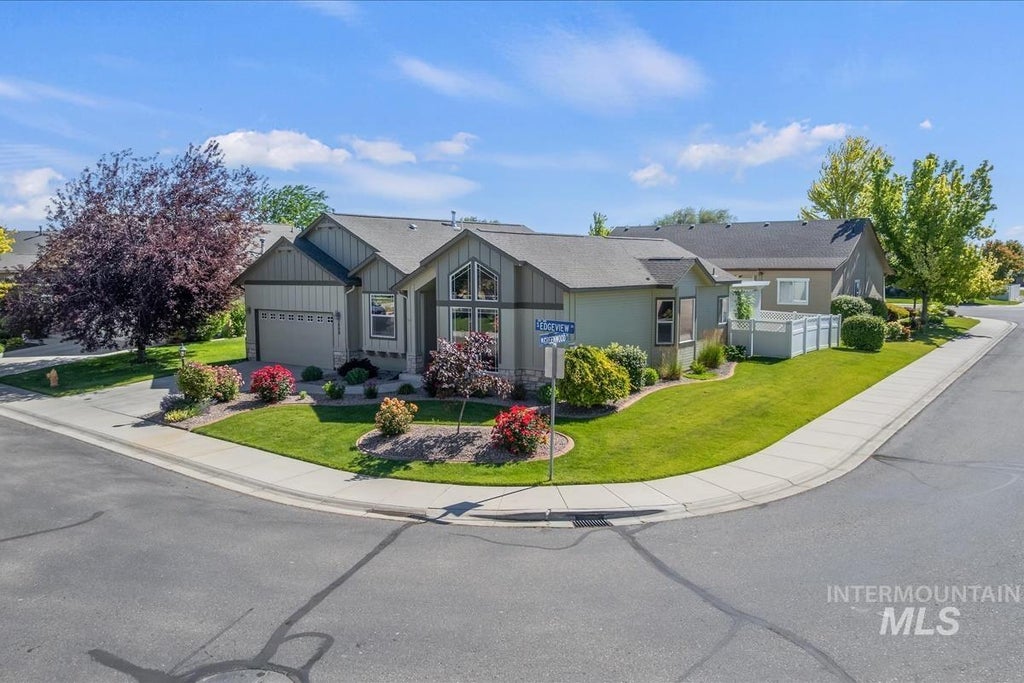 Photo of 3808 S Edgeview Dr, Nampa, ID 83686 (MLS # 98990794)