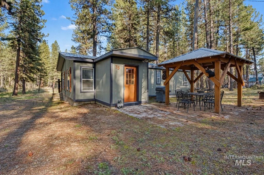 Photo of 35 Hiatt Circle, Idaho City, ID 83631 (MLS # 98982322)