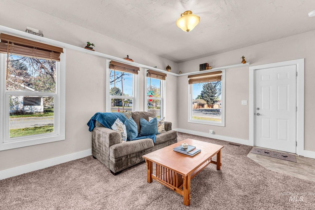 Photo of 425 6th Street, Filer, ID 83328 (MLS # 98981050)