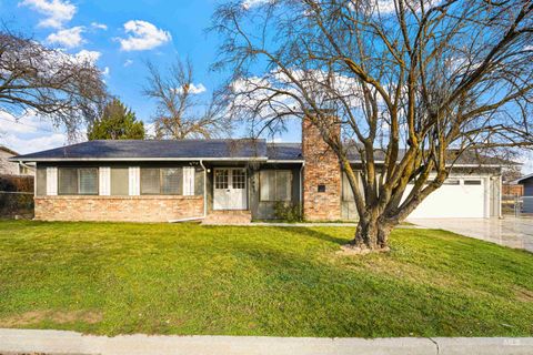 Photo of 2405 Roosevelt Street, Caldwell, ID 83605 (MLS # 98968529)