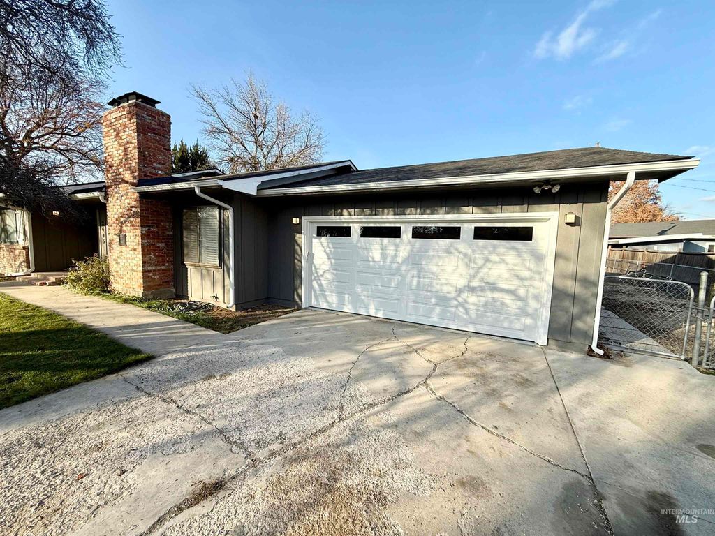 Photo of 2405 Roosevelt Street, Caldwell, ID 83605 (MLS # 98968529)