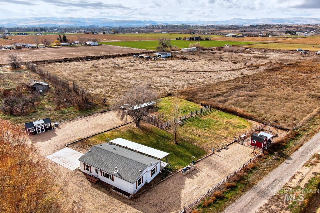 Photo of 18725 Fargo Rd, Wilder, ID 83676 (MLS # 98968660)