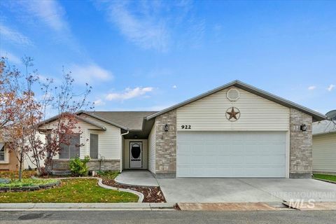 Photo of 922 N Wakefield St, Nampa, ID 83651 (MLS # 98967904)