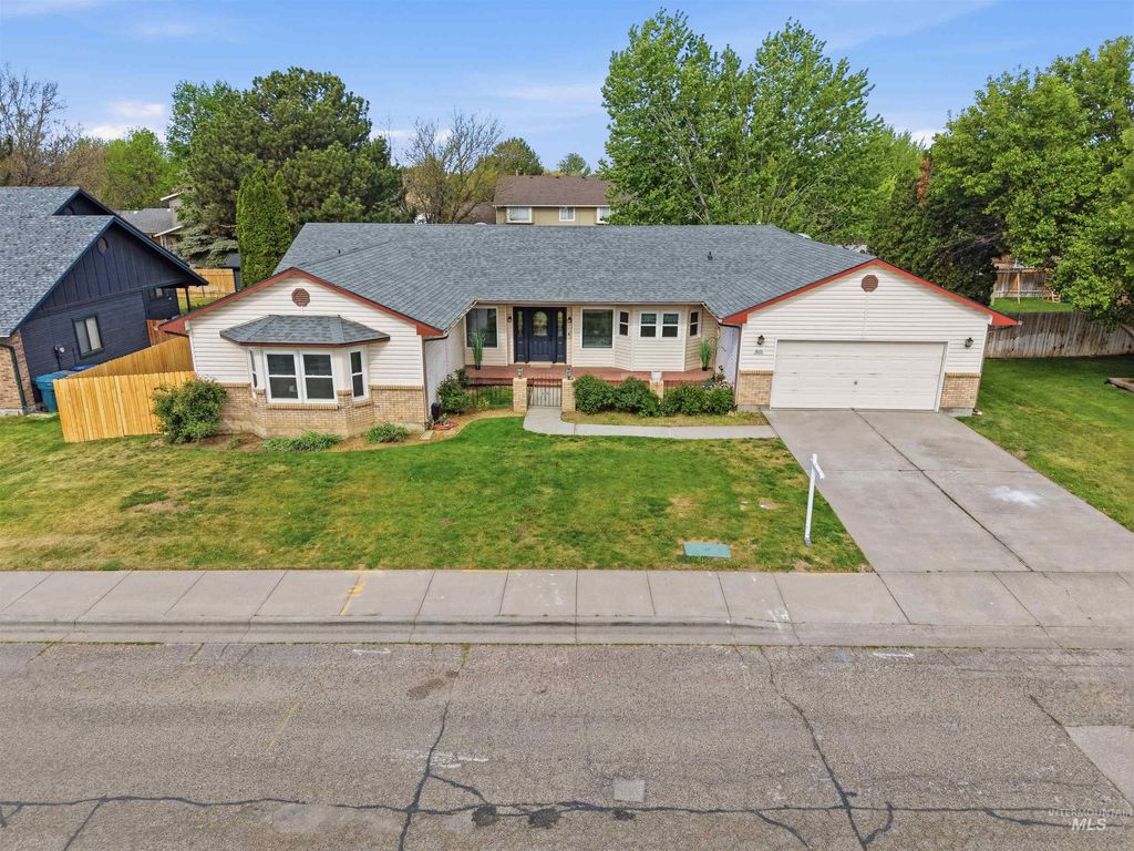 Photo of 1825 N 6th E, Mountain Home, ID 83647 (MLS # 98985230)