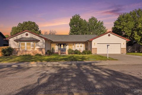 Photo of 1825 N 6th E, Mountain Home, ID 83647 (MLS # 98985230)