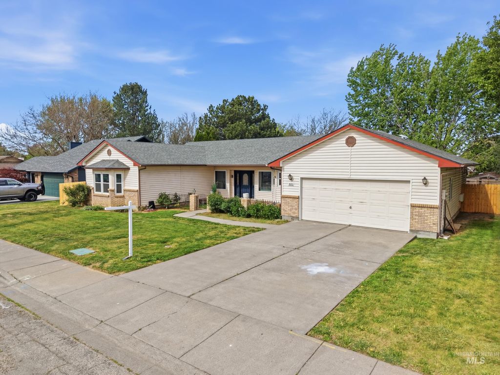 Photo of 1825 N 6th E, Mountain Home, ID 83647 (MLS # 98985230)