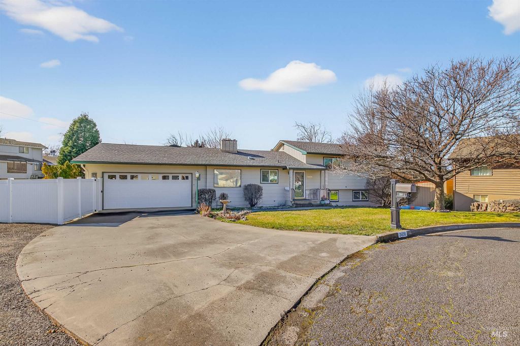 Photo of 3430 Meadowlark Drive, Lewiston, ID 83501 (MLS # 98975700)