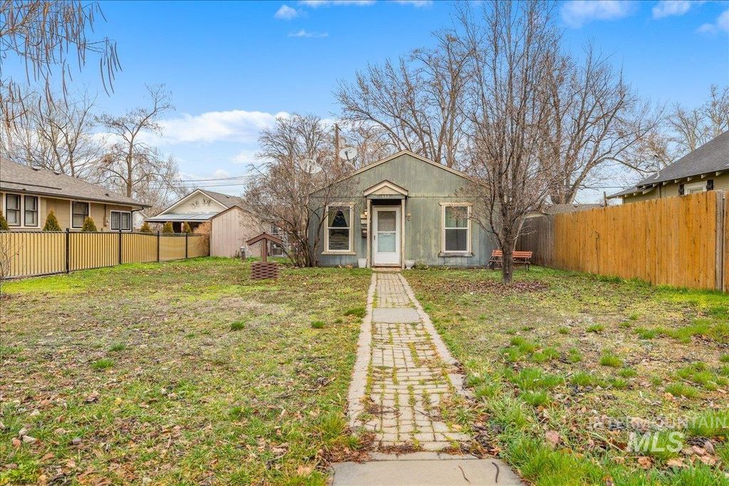 Photo of 432 E Pine, Meridian, ID 83642 (MLS # 98976120)