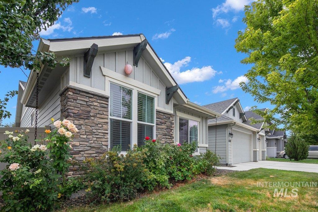 Photo of 5360 W Grand Rapids St, Meridian, ID 83646 (MLS # 98974481)