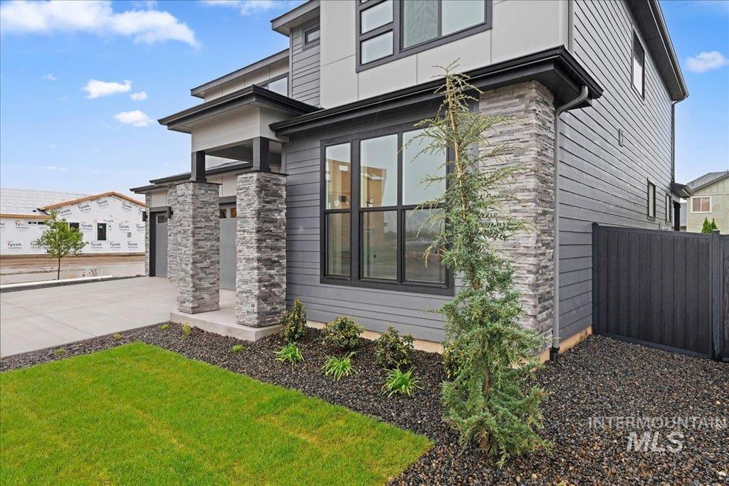 Photo of 1297 W Malbar St, Meridian, ID 83646 (MLS # 98984213)