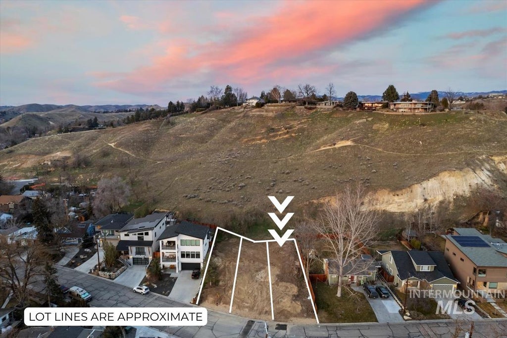 Photo of 410 W Sherman St, Boise, ID 83702 (MLS # 98975092)