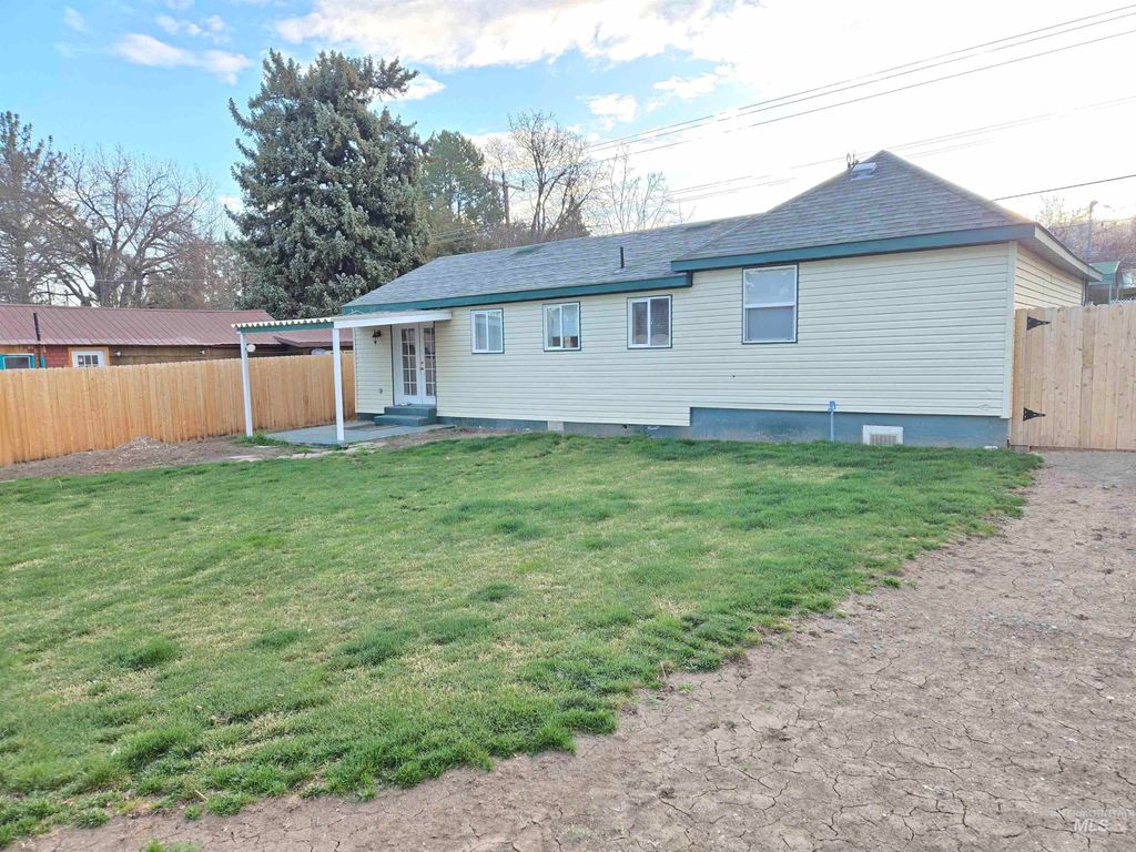 Photo of 330 East Ave. S Ave, Hagerman, ID 83332 (MLS # 98942680)