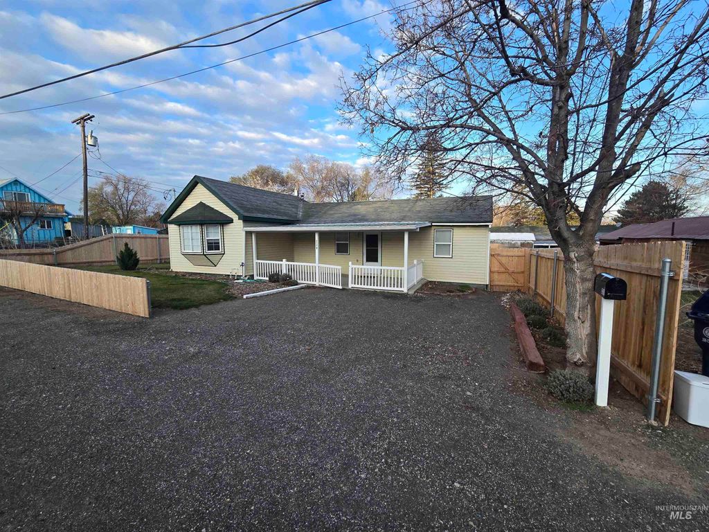 Photo of 330 East Ave. S Ave, Hagerman, ID 83332 (MLS # 98942680)