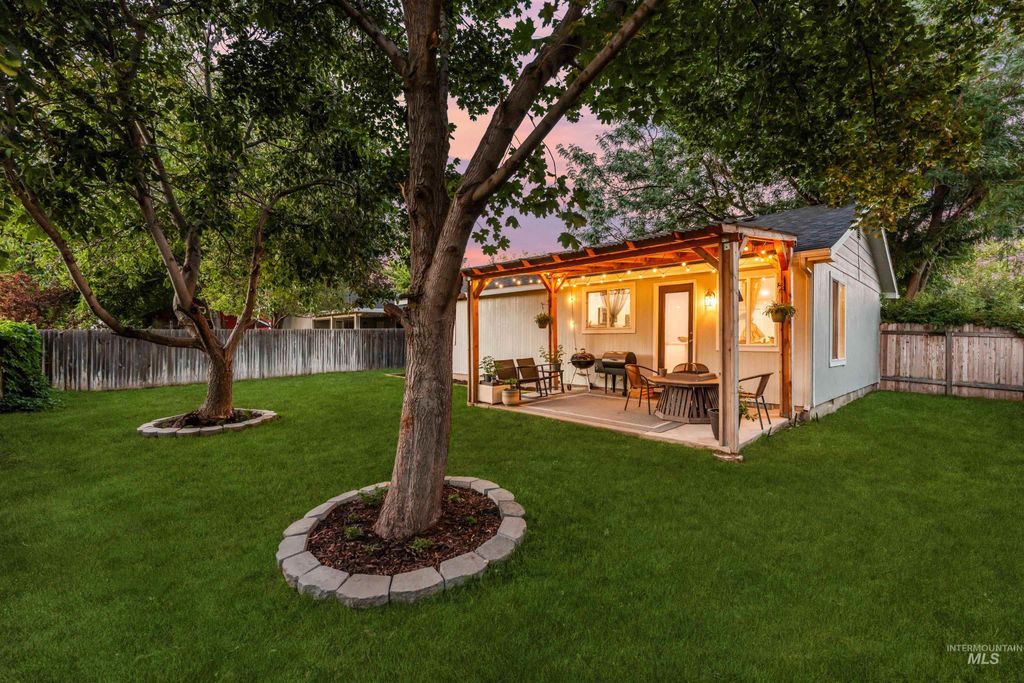 Photo of 2721 N Christine St, Boise, ID 83704 (MLS # 98974596)